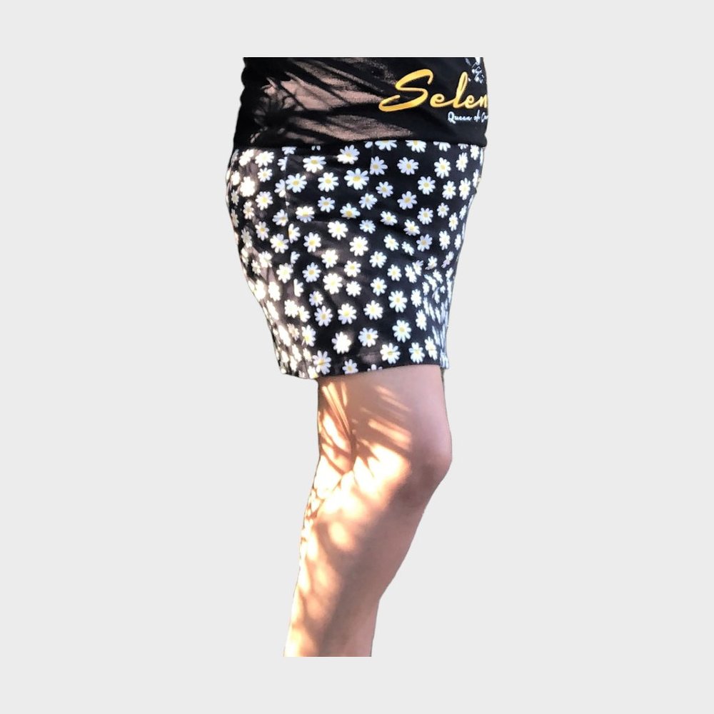 dElias Daisy Print Black Denim Mini Skirt Whats The Buzz Denim size 1X